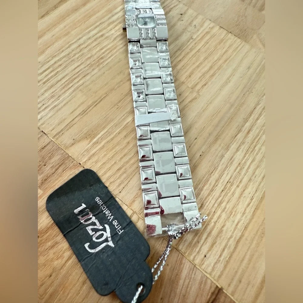Lozan ladies silver tone square watch NEW BATTERY